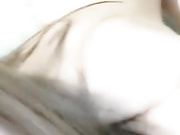 性瘾大的瑞雯露脸浴室湿身诱惑自慰，给小哥哥舔鸡巴洗干净直接后入翘臀非常好看，床上激情后入最后口爆