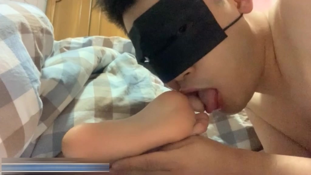 【全網首發】【MJ作品】渣男放倒嘻哈風格潮流漂亮女孩，迫不及待的瘋狂舔腳，稀缺資源勁爆收藏～原版高清