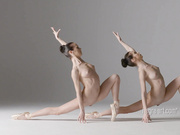 Hegre唯美大作极品芭蕾舞美女姐妹花全裸展示各种高难度动作