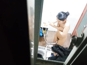 偷拍楼上00后妹子洗澡1