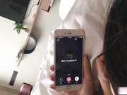 獨家推薦 大學生兼職妹子背著男友酒店服務大款富二代 邊拿著肉棒邊與男友通電話差點被發現 國語對白 1080P高清