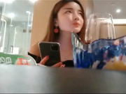 精神小胖酒店高端约炮极品外围女模黑丝高跟身材一流放歌曲搞点浪漫气氛床上干到床下呻吟声销魂