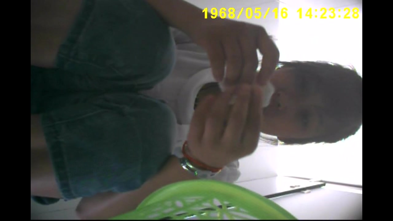 超男双镜头167七分裤鹅蛋脸美女,黑内裤包着小粉缝