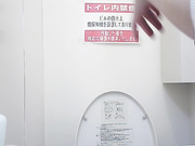 最新流出角度正点偸拍美女如云高级餐厅各种风格气质美女方便牛仔背带裤靓姐姐擦BB的姿势很诱人