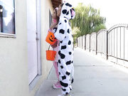 Vanna Bardot    性感美女们在万圣节的口交会上大快朵颐