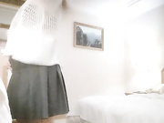 在干职校20岁小妹妹粉胸白臀啪啪插入骚叫不断