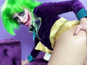 阿德里亚娜·切奇克扮演小丑喷射肛门