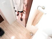 白领公寓宿舍管理员浴室偷放摄像头偷拍两个合租房的美女洗澡奶子还挺大的