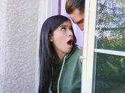 娇小的 Savannah Sixx 发送裸图勾引 Quinton James