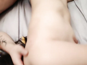 双女叠罗汉吸吮奶子被后入叫起来太骚拨开内裤自摸