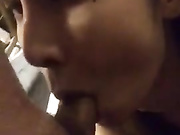 很专业 还会抚媚享受的看镜头