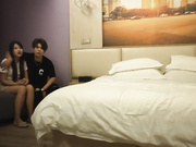 大屌生无可恋外围女神爆操骚逼高潮中01