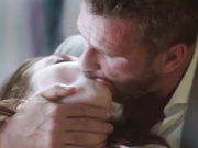 爱肛交的莉莉在采访中展示了她的技能