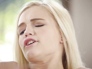 第一个肛门美丽的金发女郎亚历克斯·格雷