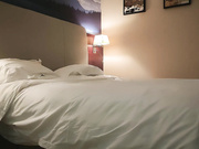 小马寻花肤白貌美饱满胸部极品尤物脱光干一炮